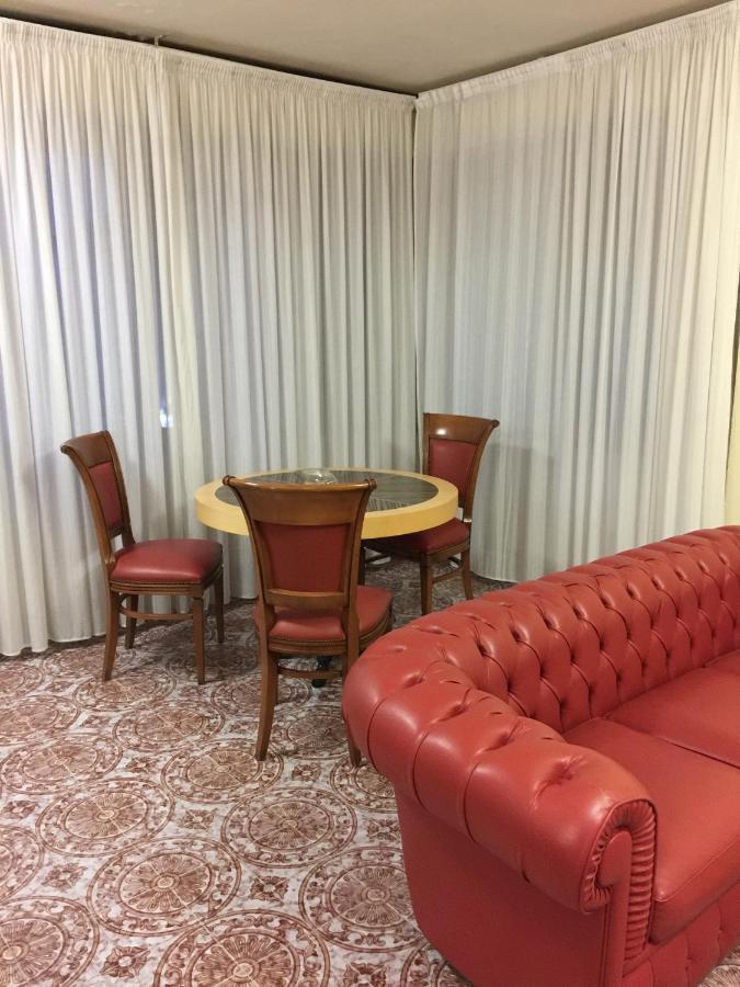 Hotel Attico キアンチャーノ・テルメ エクステリア 写真