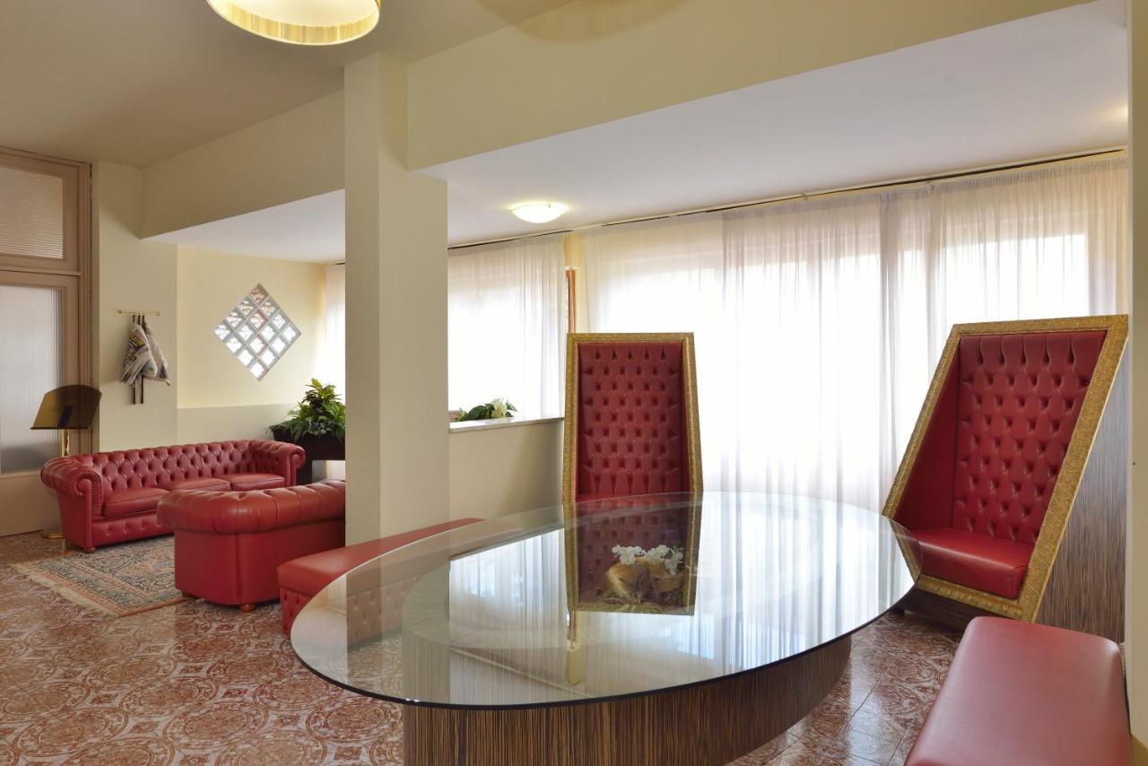 Hotel Attico キアンチャーノ・テルメ エクステリア 写真